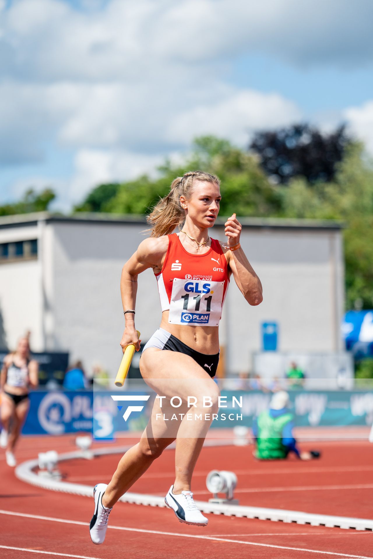 Emely Andreas (LG Olympia Dortmund) am 29.05.2022 waehrend der Deutschen Meisterschaften Langstaffel im Otto-Schott-Sportzentrum in Mainz